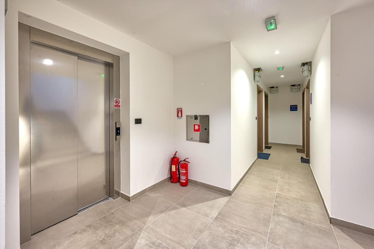 Art Apartment Monvidal Pula Ngoại thất bức ảnh